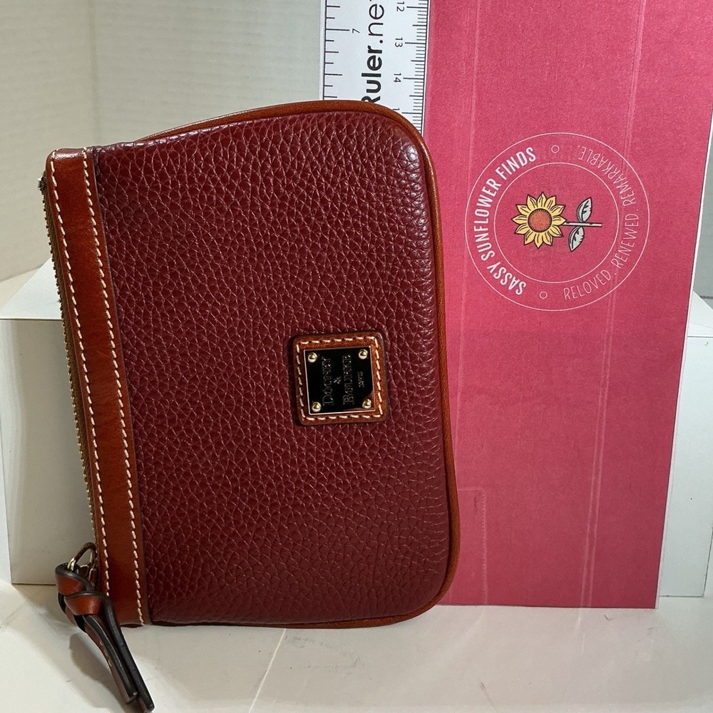 Dooney & Bourke Pebble Grain Leather Coin Case Wallet Cabernet Burgundy Tan Trim - Picture 4 of 10